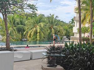 Fotografie z fotogalerie ubytování By the sea Beach Front, Seaview And Pool side v destinaci Batu Feringgi