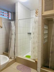 Et badeværelse på 72 Bank Terrece property