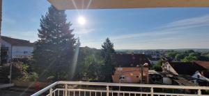 Blick auf eine Stadt vom Balkon in der Unterkunft ETA Apartments in Belgrad