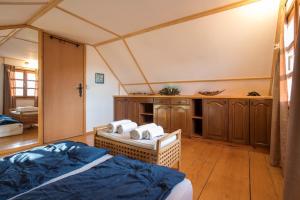 a bedroom with two beds in a room at Morning Star River Retreat in Belgrade