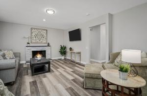 Et tv og/eller underholdning på Bellerive Hangout with Hot Tub by StayLage