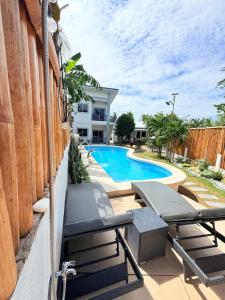 Hồ bơi trong/gần Olliz Huvila