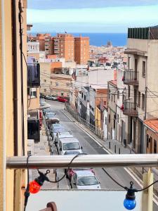 Γενική άποψη της πόλης Santa Coloma de Gramanet ή θέα της πόλης από  αυτό το κάμπινγκ +3 φωτογραφίες