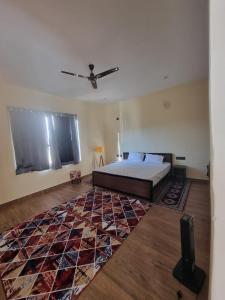 Ένα ή περισσότερα κρεβάτια σε δωμάτιο στο Nadantar Stays