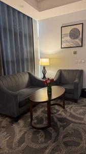 a living room with a couch and a table at Laten Suites Al Salim Plaza in Jeddah