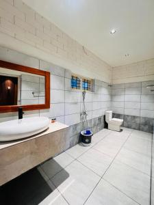 Et badeværelse på Emarald wild west Resorts