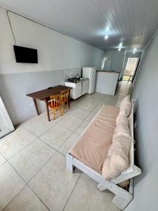 TV a/nebo společenská místnost v ubytování Kitnet a 150m da praia