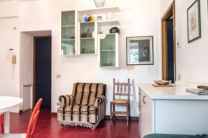 Et opholdsområde på Appartamento in piazza, Sirolo centro + 15 billeder