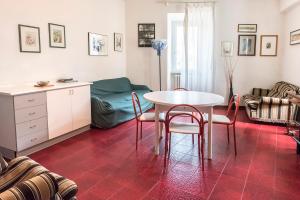 Et opholdsområde på Appartamento in piazza, Sirolo centro