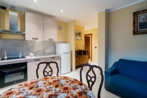 Kuchyň nebo kuchyňský kout v ubytování Chez Mario - 2 bedroom - Parking