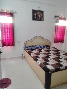 En eller flere senge i et værelse på Solapur Comfort Stay - budget friendly private guest rooms + 23 billeder