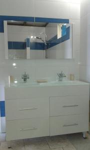 Ένα μπάνιο στο SLEMAN Franck