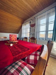 Postel nebo postele na pokoji v ubytování Apartmány Srub Jenišov