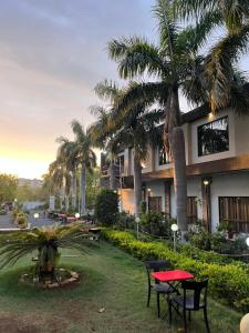 O grădină în afara Madhuban Garden And Resort +9 fotografii