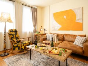 a living room with a couch and a table with food on it at お宿Ｇａｎ福田町-Luxury Stay-駐車場無料 in Takamatsu