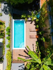 uma vista aérea de uma piscina em uma casa em Refugio Do Morro - Morro São Paulo em Morro de São Paulo
