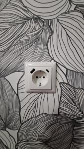 ein weißes Objekt mit einem Gesicht an einer Wand in der Unterkunft Ferienhaus Burgblick in Blankenburg in Michaelstein