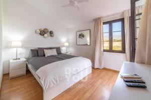 a white bedroom with a bed and a window at Apartment Fairways Club in San Miguel de Abona +170 photos