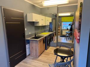 Kuchyň nebo kuchyňský kout v ubytování Apartament 3