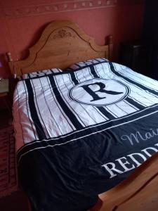 Postel nebo postele na pokoji v ubytování Tweepersoonskamer met gezamenlijk gebruik van badkamer en toilet