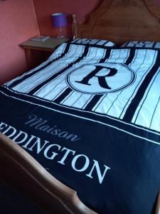 Postel nebo postele na pokoji v ubytování Tweepersoonskamer met gezamenlijk gebruik van badkamer en toilet