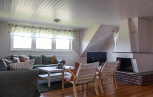 Posezení v ubytování Awesome Home In Bolmsö With Sauna