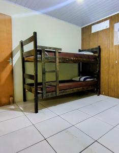 Camera con 2 letti a castello a scomparsa di Casa Lins para 15 pessoas a Lins