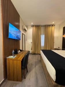 Μια τηλεόραση ή/και κέντρο ψυχαγωγίας στο de brit hotel