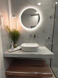 Ένα μπάνιο στο CONSTA Luxury House