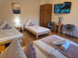 Postel nebo postele na pokoji v ubytování Apartamenty i Pokoje u Doroty + 32 fotografií