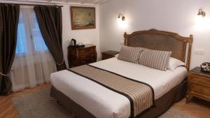 Postel nebo postele na pokoji v ubytování Hotel Dandy Rouen centre