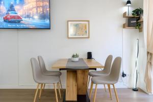 Billede fra billedgalleriet på TIMELESS HOME Deluxe Smart Cinema Suite with Netflix & Disney i Parma