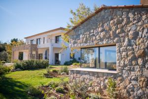 Το κτήριο όπου στεγάζεται  η βίλα