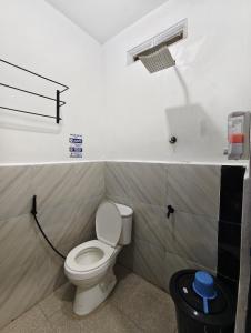 Et badeværelse på Wisma 11 Oktober