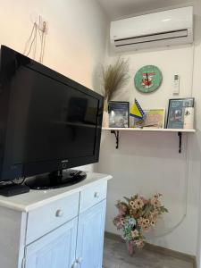 a television on a white dresser in a room at Apartman Orhan in Mostar