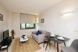 a living room with a couch and a table at Modern 1 Bed Apt Bracknell- with parking in Bracknell