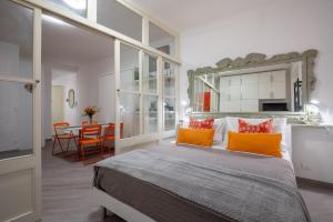 Postel nebo postele na pokoji v ubytování Le Finestre su Via Veneto