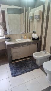 Phòng tắm tại Sirul Livezii Central Flat +14 ảnh