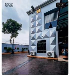 Το κτήριο όπου στεγάζεται  το διαμέρισμα