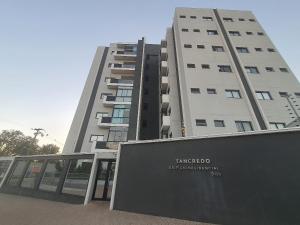 Foto de Apto novo 2 quartos 2 banheiros garagem e varanda