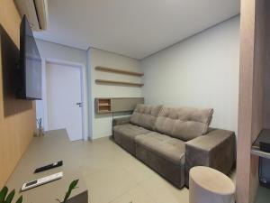 Khu vực ghế ngồi tại Apto novo 2 quartos 2 banheiros garagem e varanda