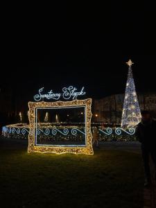 a christmas display with a christmas tree and a sign at Apartament w Słupsku centrum bezpłatny parking in Słupsk