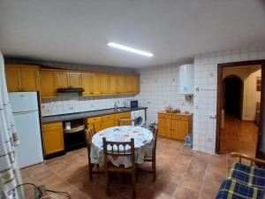 Nhà bếp/bếp nhỏ tại Forcén Casa Rural