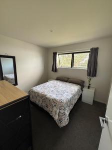 En eller flere senge i et værelse på Sun and fun in the Bay