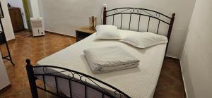 En eller flere senge i et værelse på Casa Tineretului 50