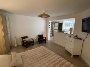 Μια τηλεόραση ή/και κέντρο ψυχαγωγίας στο À la clef des champs