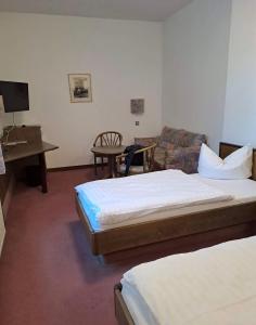 TV a/nebo společenská místnost v ubytování Hotel Merkur