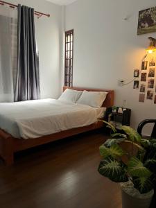 En eller flere senge i et værelse på Mật Ong HOUSE