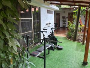 Fitness centrum a/nebo fitness zařízení v ubytování Hotel y Restaurante Mi Bohio