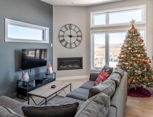 a living room with a christmas tree and a clock at Roi de la Montagne-295 in Saint-Jean-de-Matha